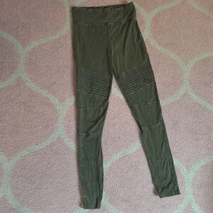 BP green medium leggings
